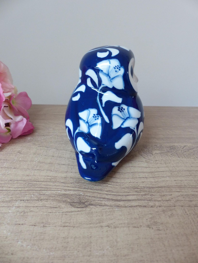 Statuette Chouette Villeroy et Boch Gallo – Porcelaine Bleue Cobalt Vintage, Peinte à la Main avec Motif Floral Blanc – Collection Camelia