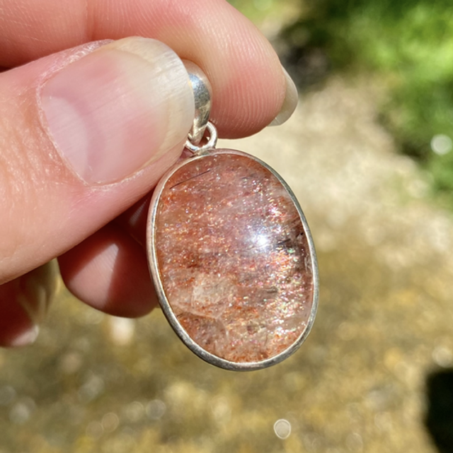 Pendentif en argent et Pierre de Soleil