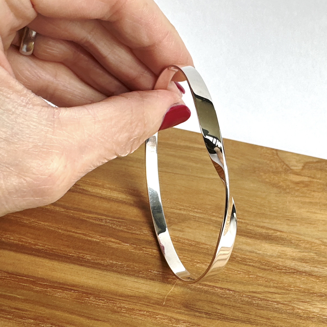 Bangle With A Twist 