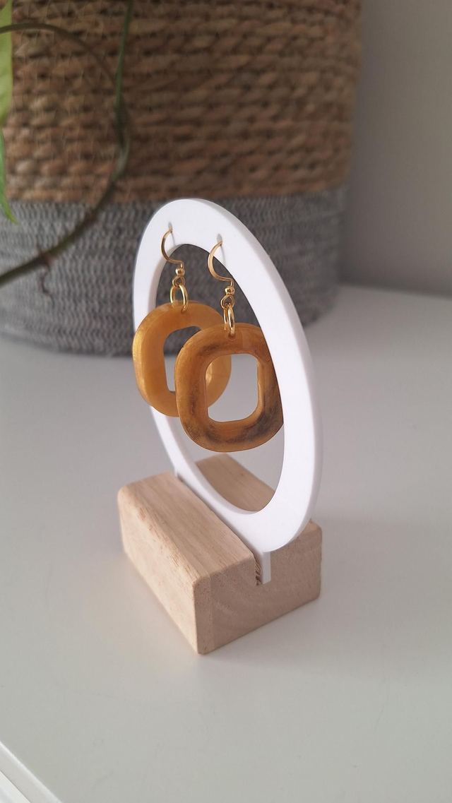 Boucles d'oreilles ovales dorées et effet noir