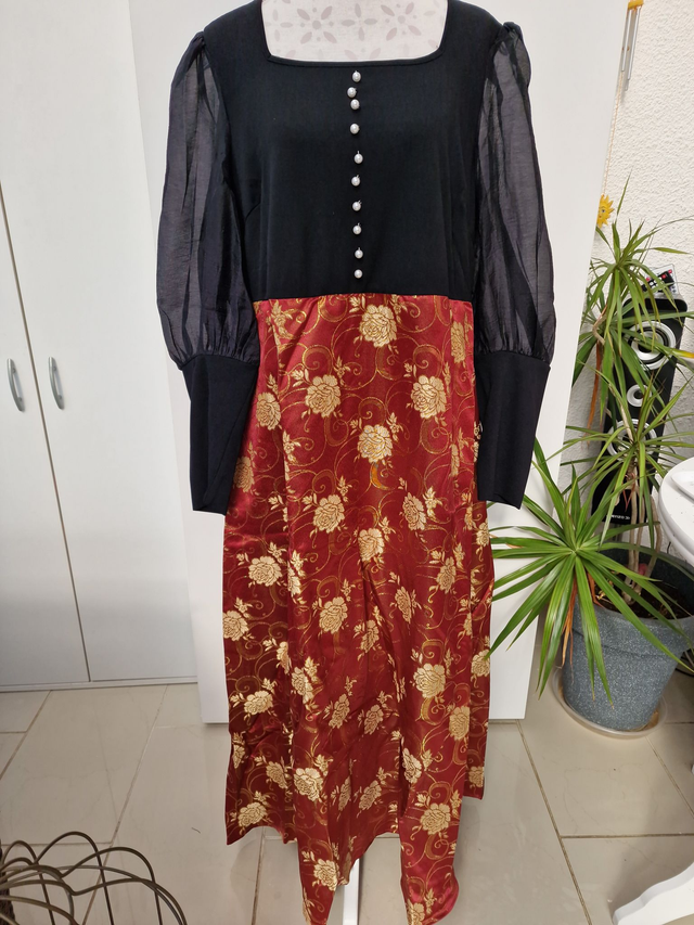 Robe Noire Rouge Fleurs Dorées Perles Blanches 3XL (50)