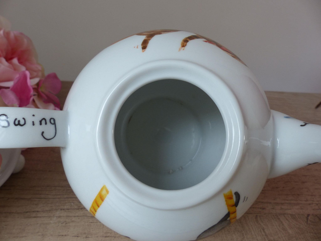 Théière anglaise Garden Swing en porcelaine Bone China – décor chatons et coquelicots – cadeau pour amoureux des chats