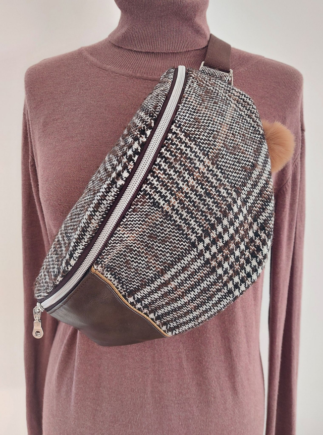 Sac banane en simili cuir marron et lainage