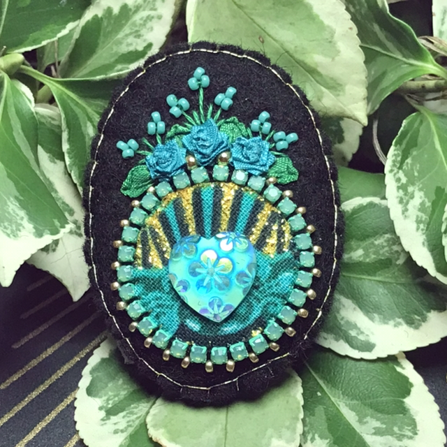 Broche wax menthe/noir/or ovale 