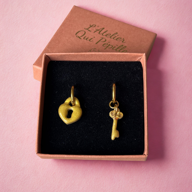 Cadenas doré et sa clé