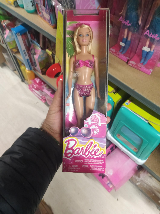 POUPÉE BARBIE 