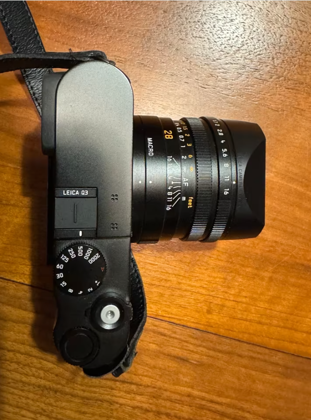 Leica Q3 including original accessories & packaging