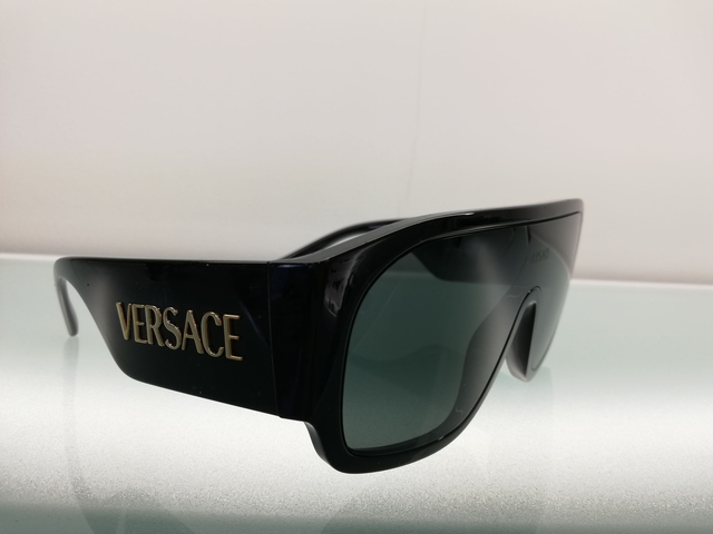 VERSACE