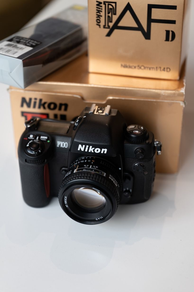 Nikon F100 mit 50mm f1.4 inkl. OVP NEUZUSTAND