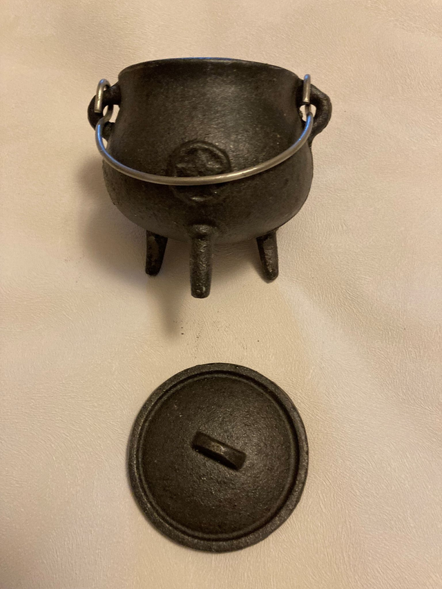 Cast Iron Cauldron 7 cm