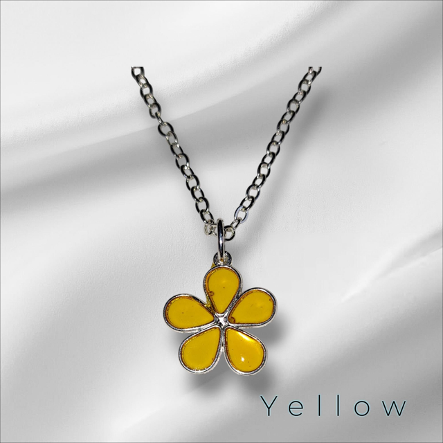 Flower necklace yellow