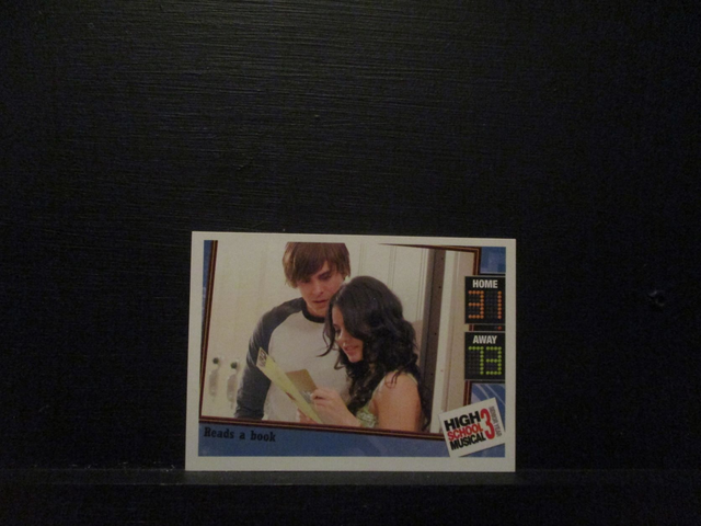 Reads A Book - Action Card High School Musical 3 Senior Year Original Trading Card