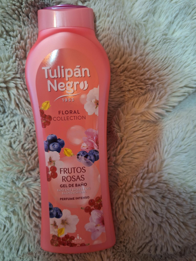 Tulipan negro frutos rosas