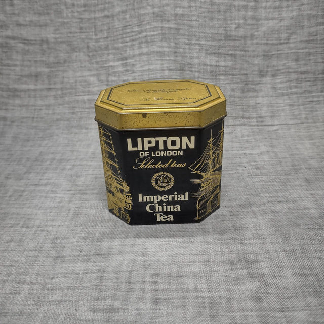 Lipton of London | 8-kantige metalen verpakkingsdoos met deksel voor &#039;Imperial China Tea&#039; (breedte 9 | diepte 7 | hoogte 9,5 cm) | Vintage