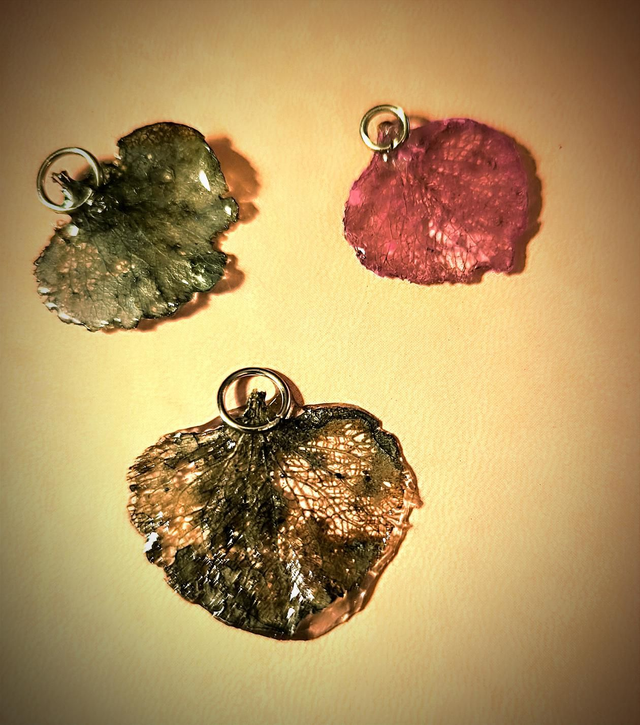 Pendentifs pétales colorés 