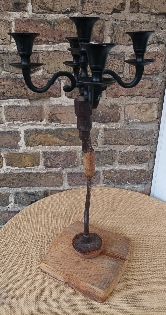 Rustikaler Kerzenständer aus Upcycling-Material – 5-flammig