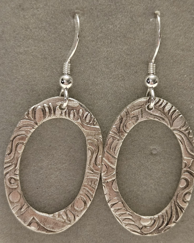 Open oval printed silver hooks