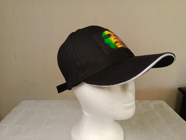Casquette Bob Marley Noir Visage Bob Vert Jaune Rouge Tissu