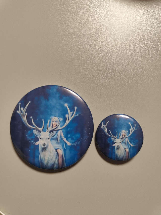Phantasie Hirsch Button 