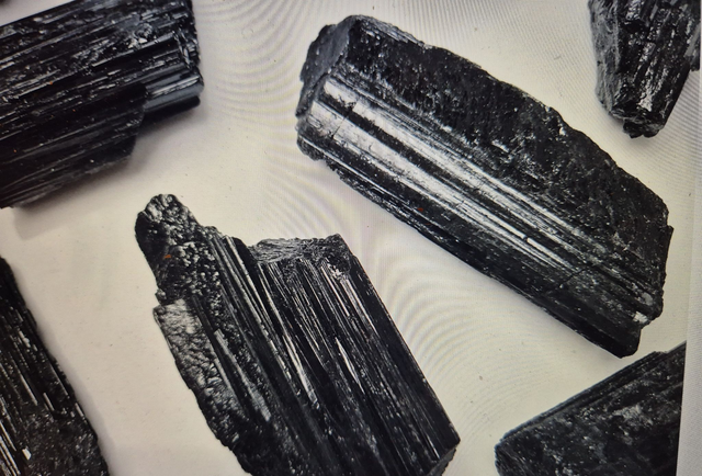 Schwarzer Turmalin Stein Unikat ca 210g