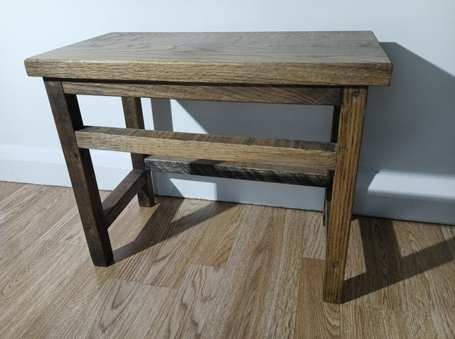 Rustic shoe bench made of solid oak. No.2.