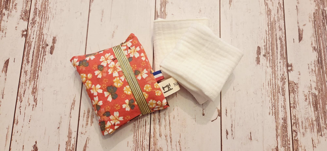 Pochette, étui à mouchoirs avec 3 mouchoirs