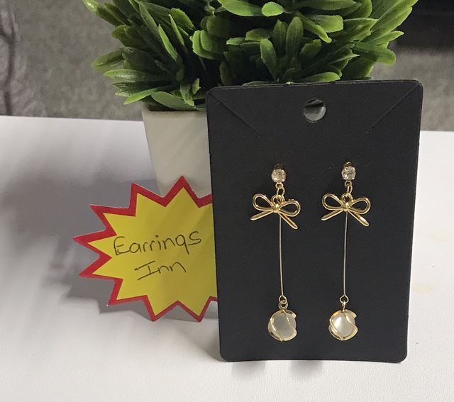 Cream Dangling Earrings- CDE34