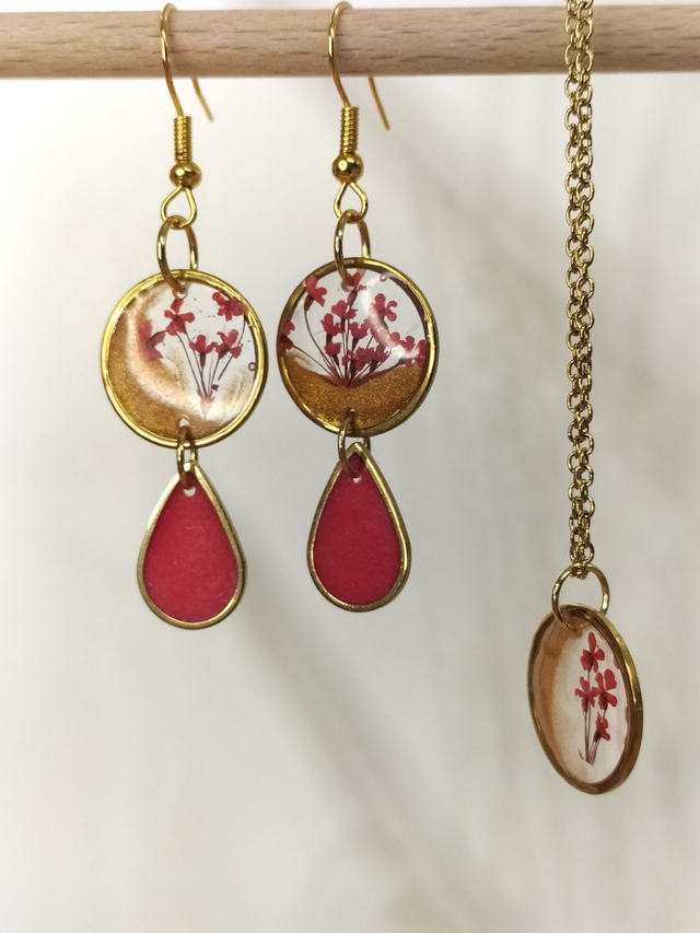 Parure boucles d'oreilles et pendentif rouge et or