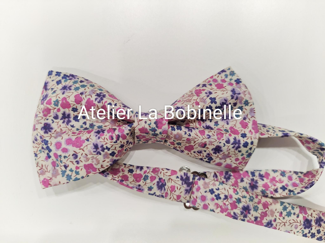 Noeud papillon beige fleurs roses violets 