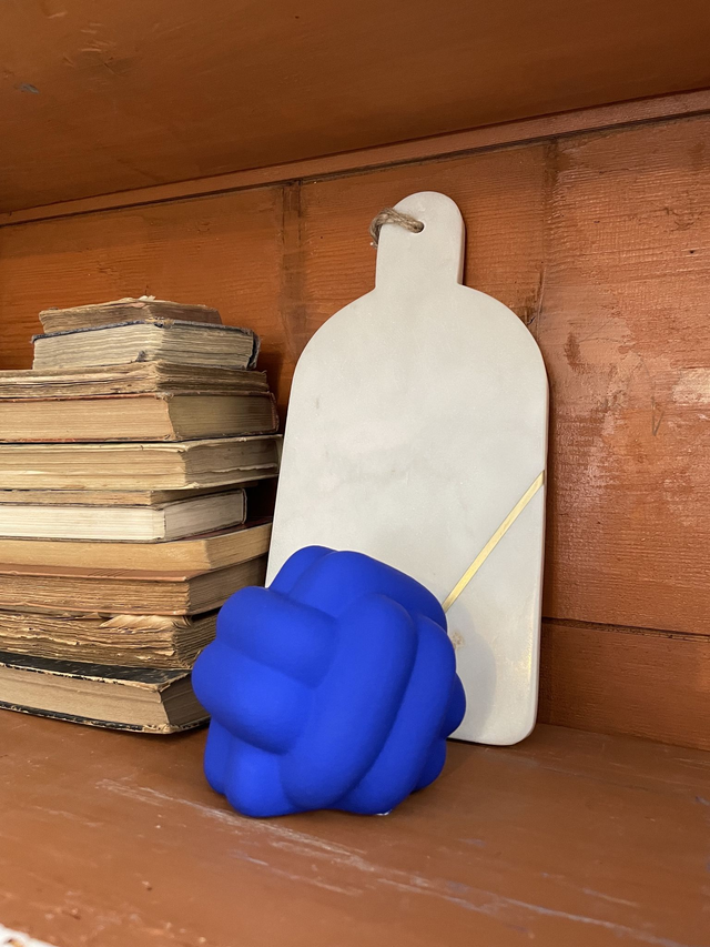 Pelote en céramique Bleu Klein (IKB)