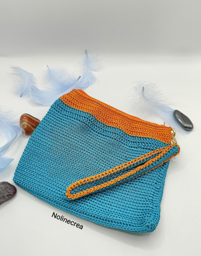 Petite pochette soirée bleu et orange avec bandouilère poignet
