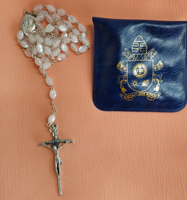 Chapelet d’audience béni par le Pape François 