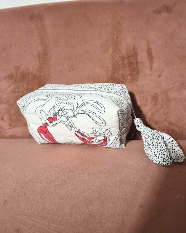 ✨ Trousse matelassée upcyclée – Édition Roger Rabbit ✨