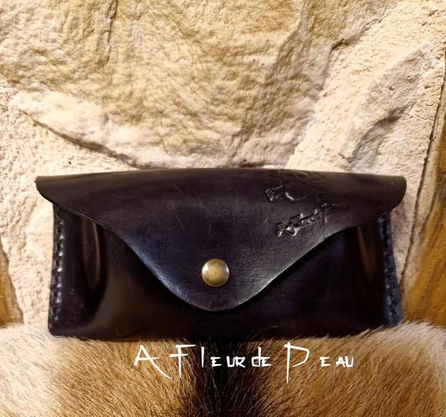 Étui à lunettes en cuir