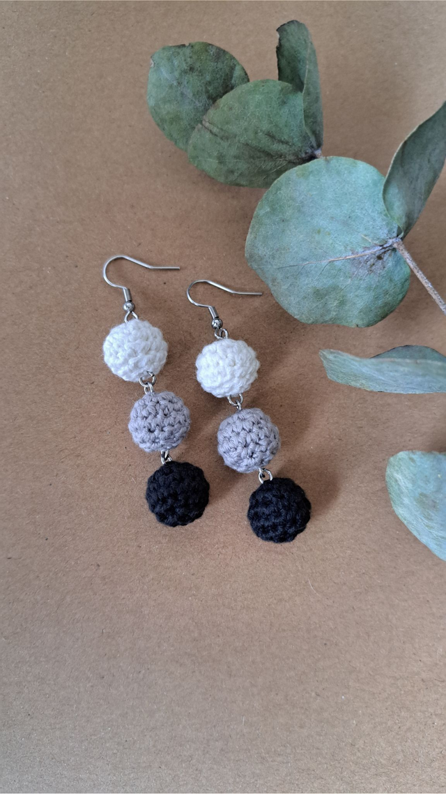 Kirpeä - korvakorut