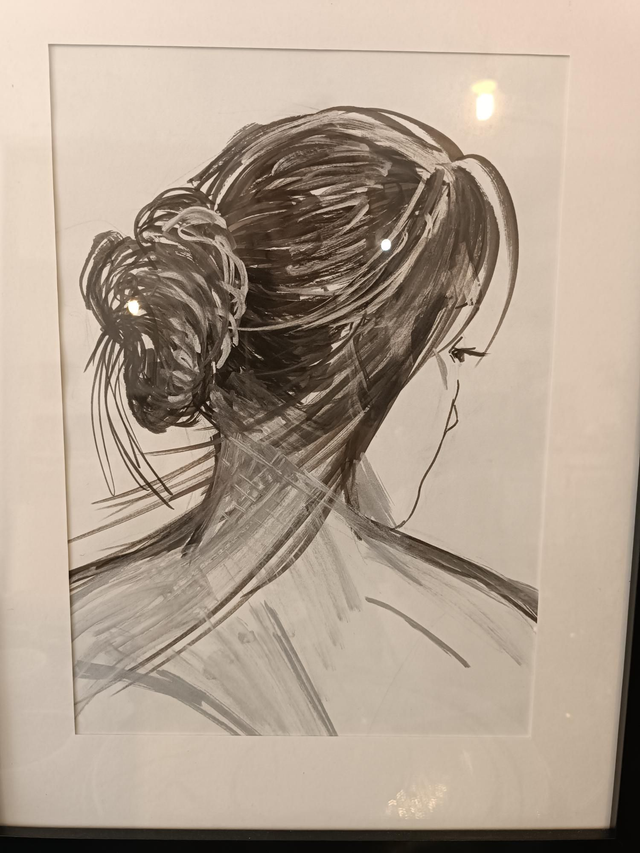 Croquis femme encadré 
