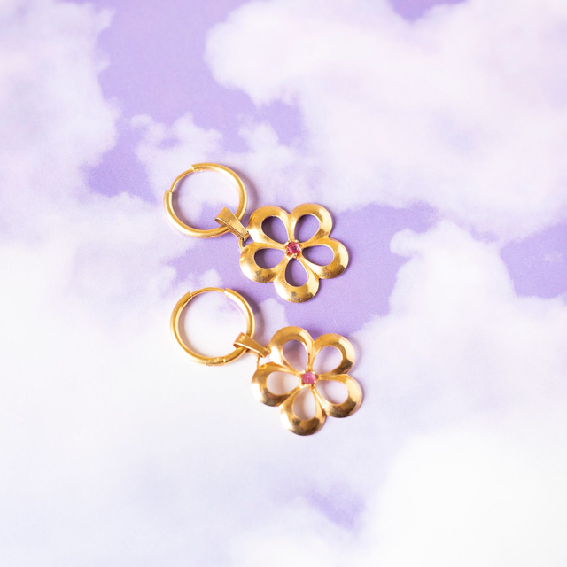 Boucles d'oreilles fleurs en laiton vintage et créoles acier