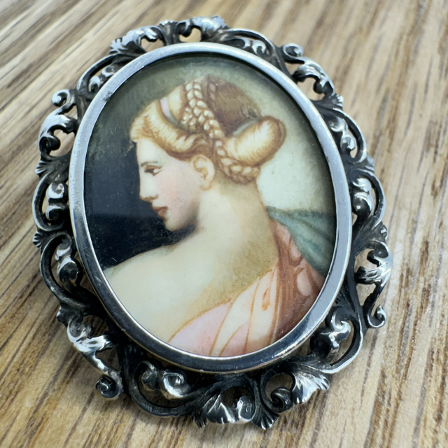 Continental 800 silver portrait brooch/pendant.