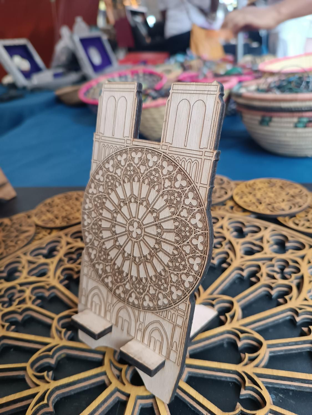 Support téléphone Notre Dame De Paris 