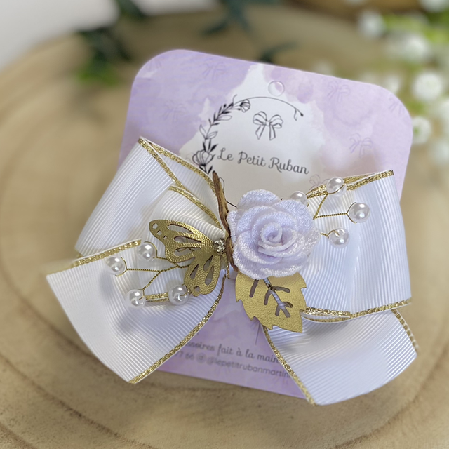 Barrette blanche et dorée avec fleur et papillon 