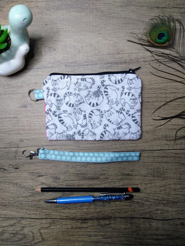 Pink cat zip purse with wrist strap