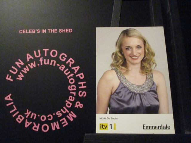 Nicola Wheeler (Nicola De Souza) Original Emmerdale Logo Yellow &amp; Black Itv1 Cast Card