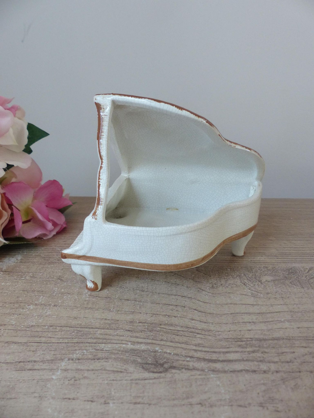 Piano en Céramique – Vide-Poche ou Boîte à Bijoux – Motifs Floraux Peints à la Main – Bassano Italie –Décoration Élégante et Artisanale