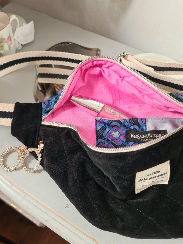 Banane "haute couture" en tissus upcyclés