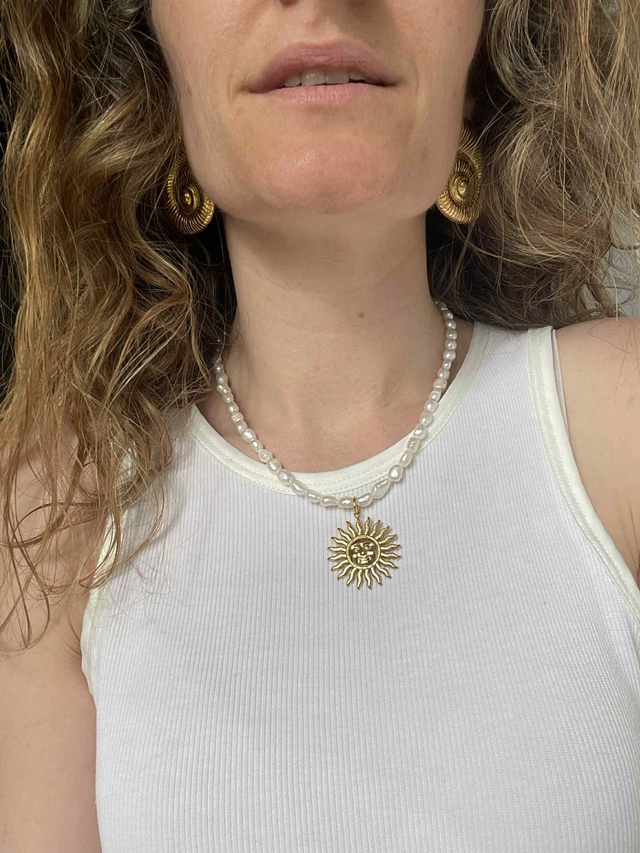 Joséphine collier en perles d'eau douce et soleil en acier inoxydable