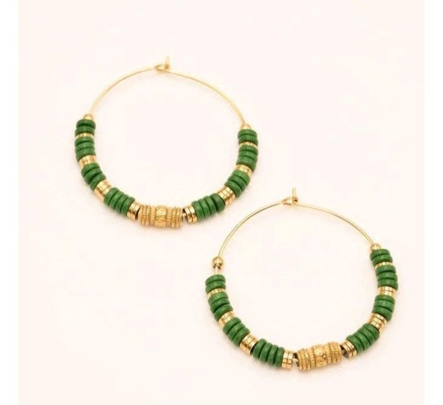 Créoles de perles et pierres vertes