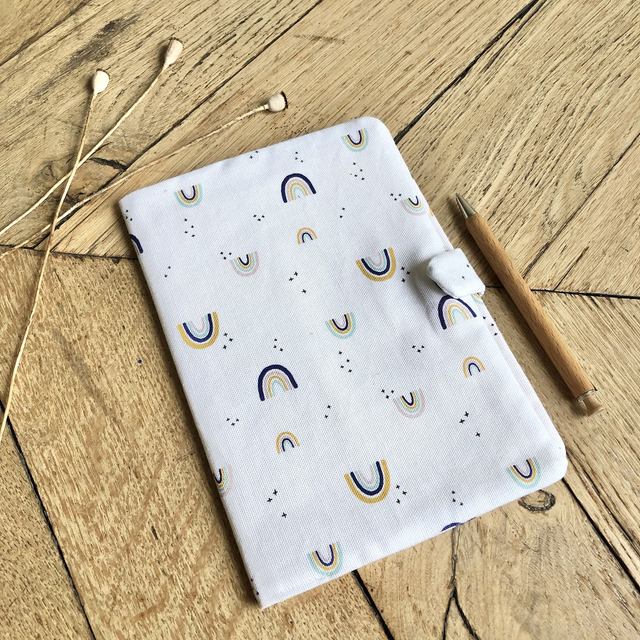 Protège carnet de santé pour bébé/enfant - ARC EN CIEL