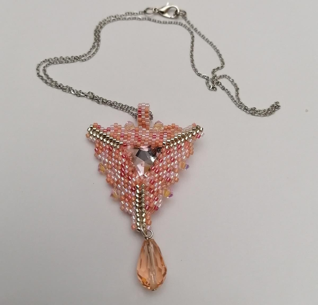 COLLIER PENDENTIF TRIANGLE