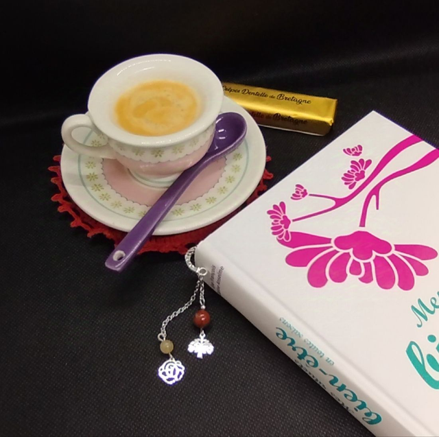 Marque-pages 8 cm en acier inoxydable et pierres naturelles.