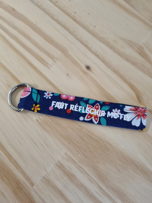 Porte-clé &quot;faut réfléchir Mc Fly&quot;